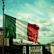 HRW предупреждает, что новое иммиграционное законодательство Италии окажет "разрушительное воздействие" на права мигрантов.